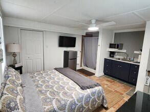 1308 E Washington Ave, Unit 1 in Navasota, TX - Foto de edificio - Building Photo