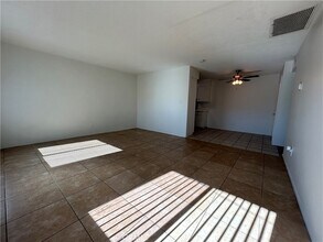 51049 Eisenhower Dr, Unit 7 in La Quinta, CA - Building Photo - Building Photo