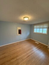 19802 Des Moines Memorial Dr in Seatac, WA - Building Photo - Building Photo