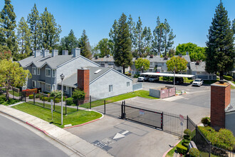 2600 Brookside Dr in Bakersfield, CA - Building Photo - Building Photo