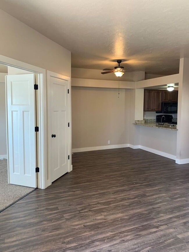1253 E Vine Gate Dr in Murray, UT - Building Photo - Building Photo