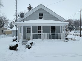 319 N Hugh St in Plano, IL - Building Photo