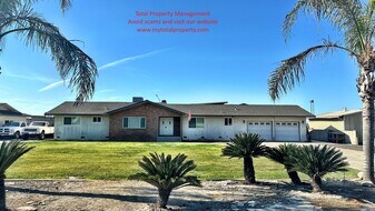 11465 Ave 200 in Tulare, CA - Building Photo