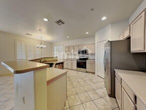 6829 W Yearling Rd in Peoria, AZ - Foto de edificio - Building Photo