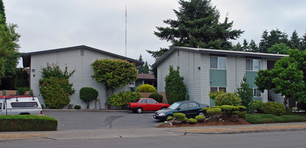 Lennick Court Apartments in Tacoma, WA - Building Photo - Building Photo