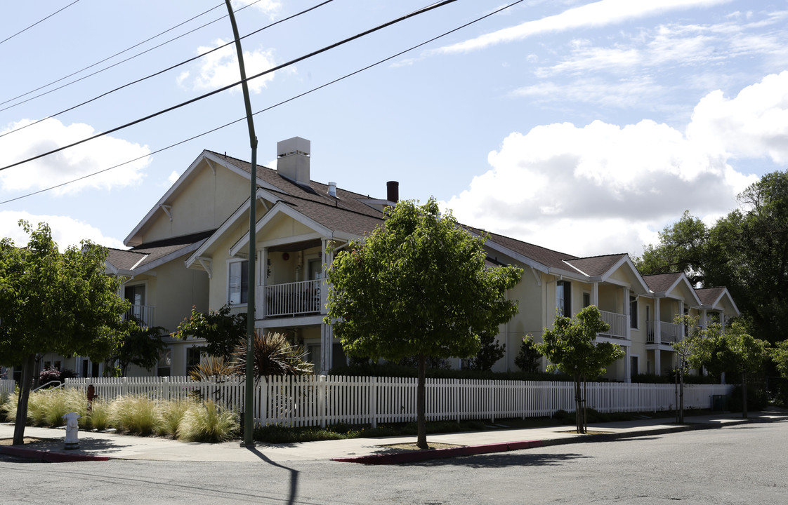 Downs Senior Housing in Emeryville, CA - Foto de edificio