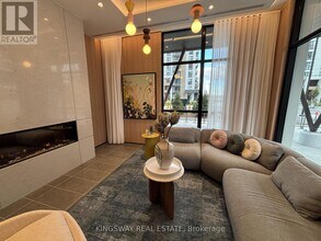 720 Whitlock Ave in Milton, ON - Building Photo - Building Photo