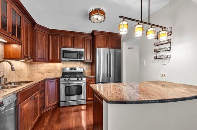 property at 1719 Lakecliffe Dr
