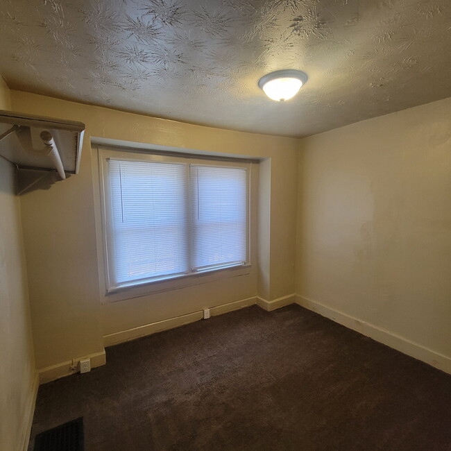 property at 335 S Oakland Ave