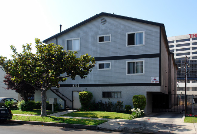 5312 W 99th Pl in Los Angeles, CA - Foto de edificio - Building Photo