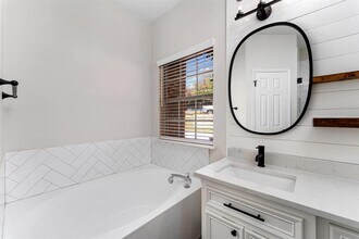 112 Deerhorn Ct in Lakeway, TX - Building Photo - Building Photo