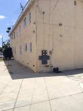 4025 Exposition Blvd in Los Angeles, CA - Foto de edificio - Building Photo