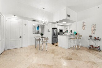 99 SE Mizner Blvd in Boca Raton, FL - Building Photo - Building Photo