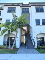 15650 SW 136th St in Miami, FL - Building Photo