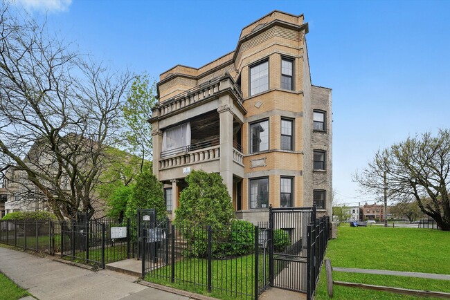 1519 E Marquette Rd in Chicago, IL - Building Photo - Building Photo