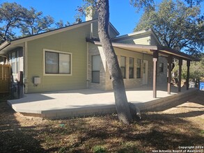 5626 Timber Trace St in San Antonio, TX - Foto de edificio - Building Photo