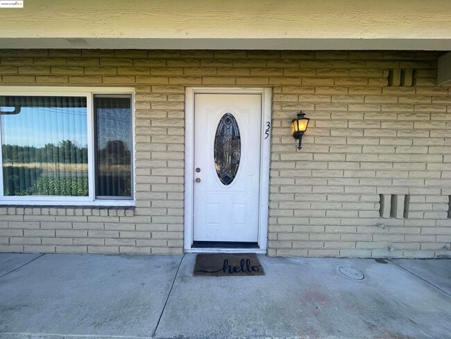 property at 35 Fountainhead Ct