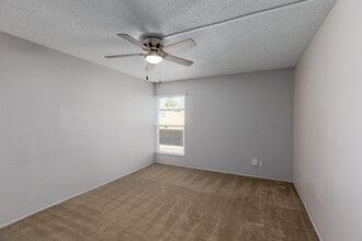 La Privada Valle Poway in Poway, CA - Foto de edificio - Interior Photo