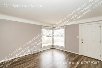 2200 Brockton Ave in Royal Oak, MI - Building Photo - Building Photo
