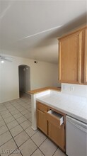 75 N Valle Verde Dr in Henderson, NV - Building Photo - Building Photo