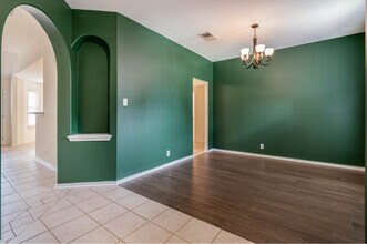 15718 Knollrun in San Antonio, TX - Foto de edificio - Building Photo