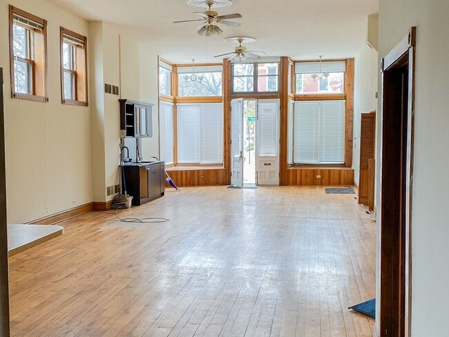 2952 N Racine Ave, Unit 1A