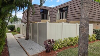 7311 73rd Way in West Palm Beach, FL - Building Photo - Building Photo