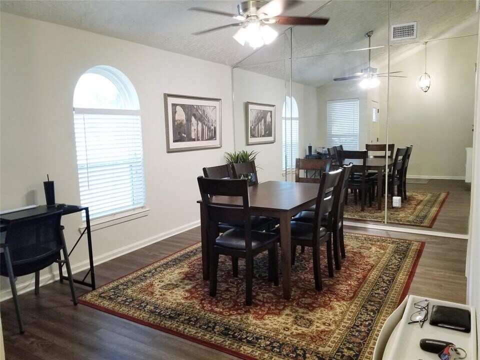 3727 Westheimer Pl Dr in Houston, TX - Building Photo