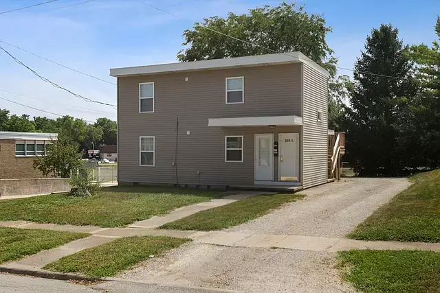 305 E Phoenix Ave, Unit 305 in Normal, IL - Foto de edificio