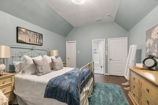 2560 Costa Mesa Cir