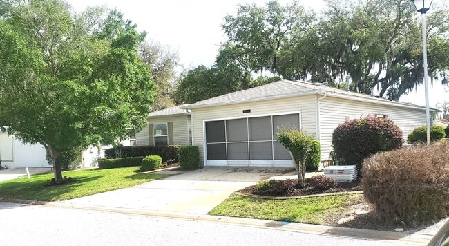 32937 Enchanted Oaks Ln in Leesburg, FL - Building Photo - Building Photo