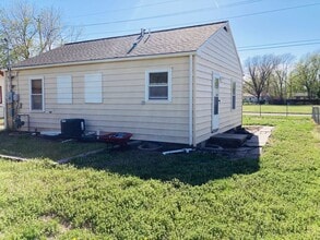 1111 N Eisenhower Dr in Junction City, KS - Building Photo - Building Photo