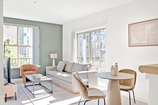 11000 NE 10th St in Bellevue, WA - Building Photo