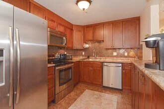 12 Williamsburg Ct, Unit 13 in Shrewsbury, MA - Building Photo - Building Photo