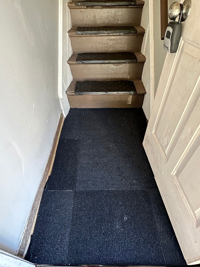 134 Sherman St in Mount Oliver, PA - Foto de edificio - Building Photo