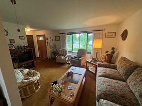 243 Tyler Cir in Madison, WI - Foto de edificio - Building Photo