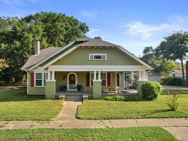 property at 808 W Tyler St