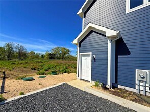 19 Kroemer Ave in Riverhead, NY - Building Photo - Building Photo