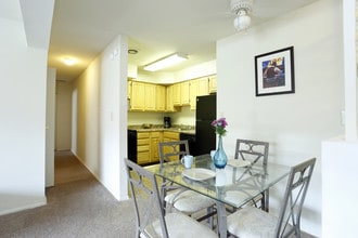 Milford Station in Pikesville, MD - Foto de edificio - Interior Photo