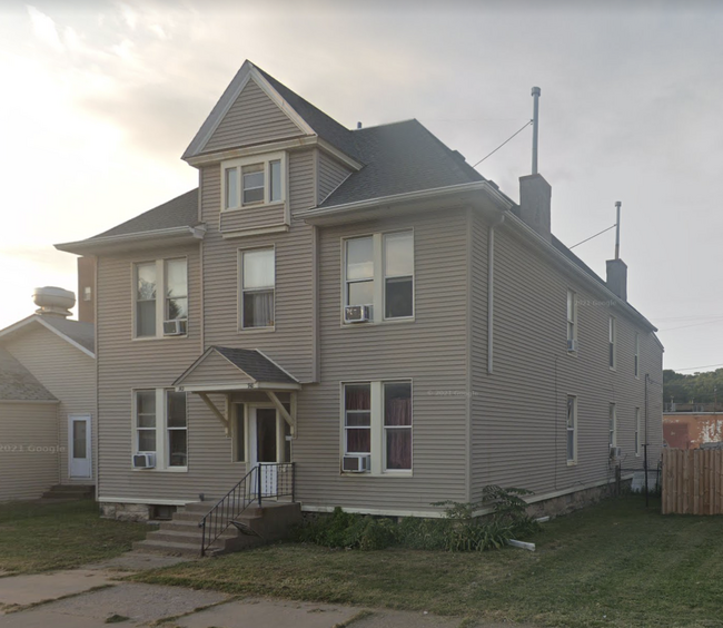 910-912 W 3rd St in Davenport, IA - Building Photo - Building Photo