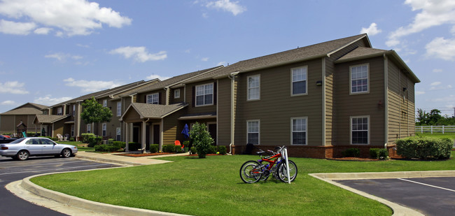 Glenshire Court Apartments in Glenpool, OK - Building Photo - Building Photo