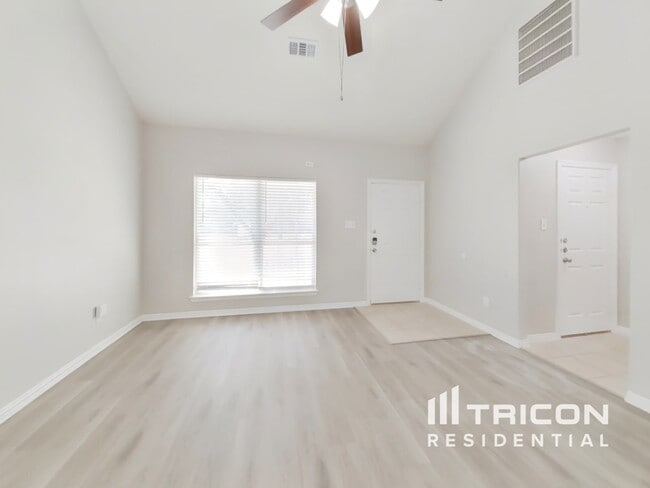 21214 Peachvine Ln in Tomball, TX - Building Photo - Building Photo