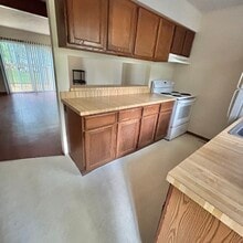 827 Fisher Dr in Lansing, MI - Foto de edificio - Building Photo