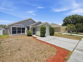 2480 Sagemont Dr in Brandon, FL - Building Photo
