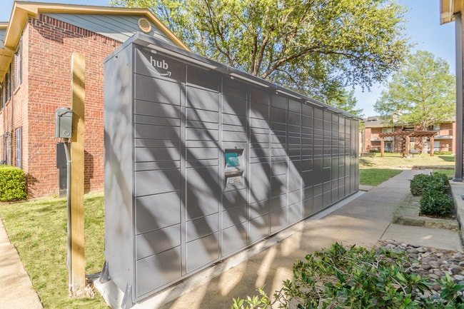 The View on Fox Creek in Lewisville, TX - Building Photo - Building Photo