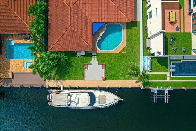 property at 3080 NE 43rd St