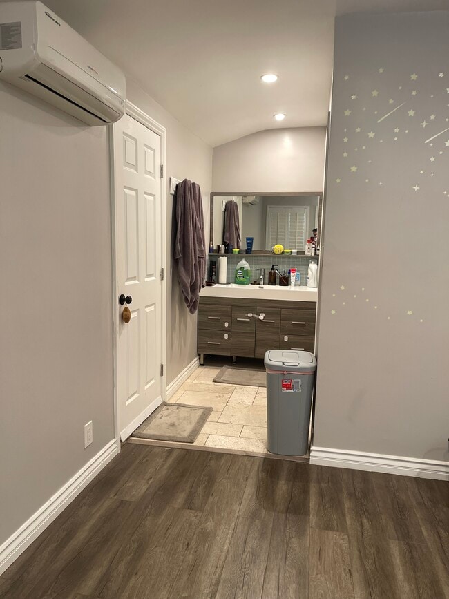 511 S Baker St in Anaheim, CA - Building Photo - Building Photo