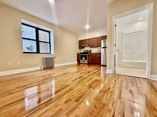 129 S Broadway in Yonkers, NY - Building Photo - Building Photo