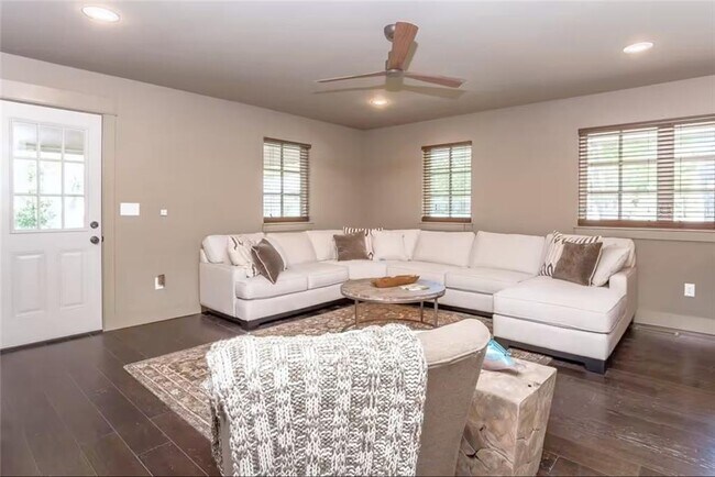 303 NW F St in Bentonville, AR - Building Photo - Building Photo