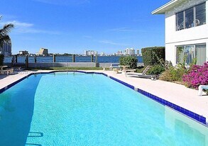 2250 Bay Dr in Miami Beach, FL - Building Photo